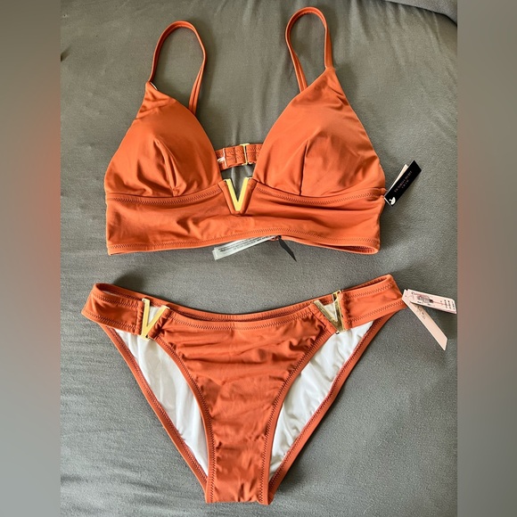 Victoria’s Secret V Hardware Bikini - Picture 5 of 11